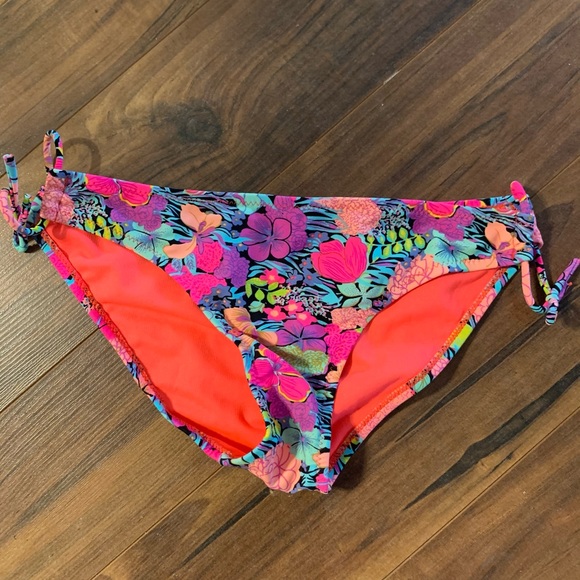 Flower 🌹 bikini bottoms - Picture 1 of 1